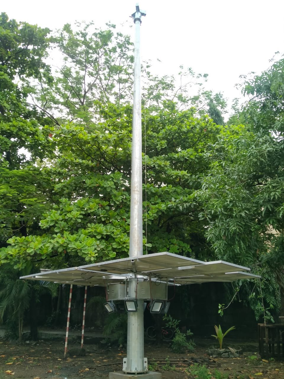 Pulley-based high mast light