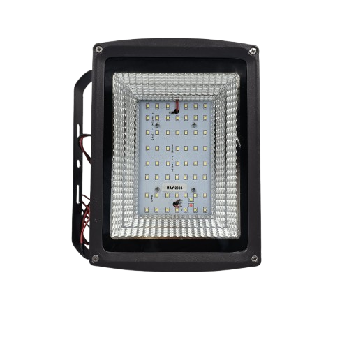 High mast lighting system with motorized pulley